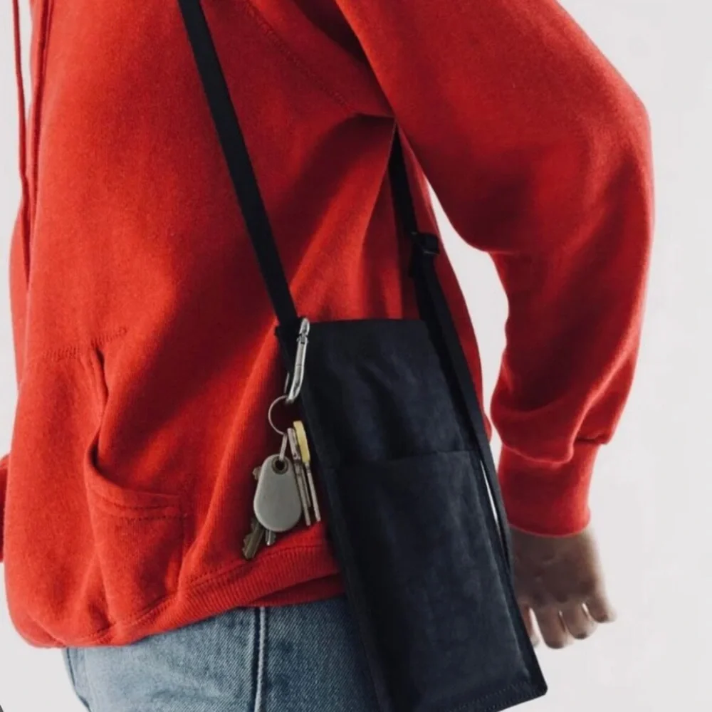 Baggu  Phone Sling Stylish Black Crossbody Bag new with tags